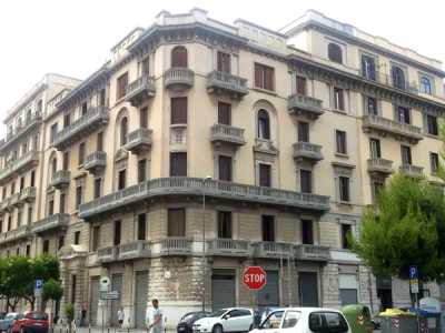 Una veduta di palazzo Girone, in via San Francesco D'Assisi, risalente al 1925